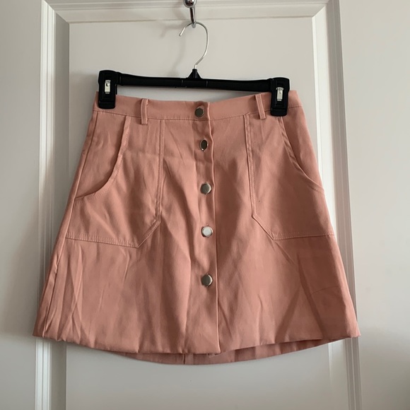 Pink skirt with buttons - Picture 1 of 3